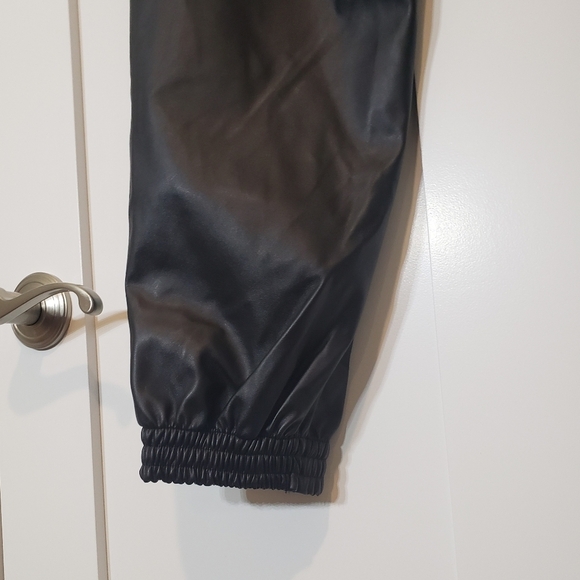 A New Day Vegan Black Leather Joggers Pants Size Medium Stretch Brand New - Picture 12 of 15